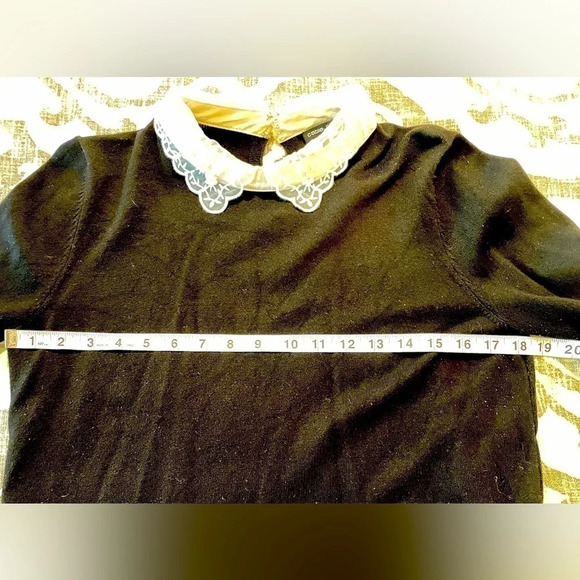 Cable & Gauge Black Sweater w/Lace Collar SZ M - Picture 3 of 6